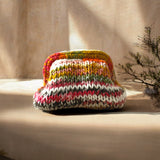 Bolso de lana calentita en un entorno de paz