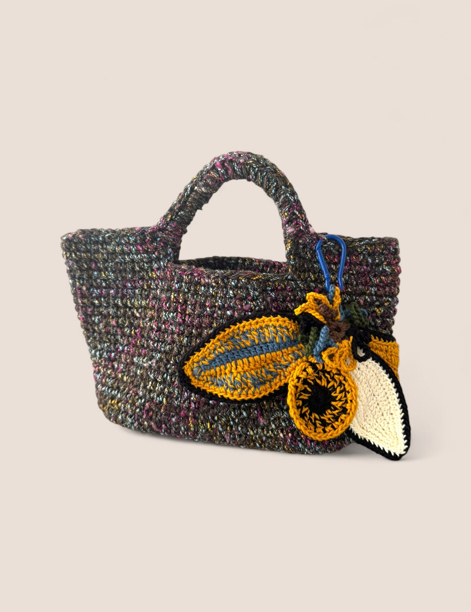 Detalle tejido melange mostaza Polar Bloom – lujo consciente