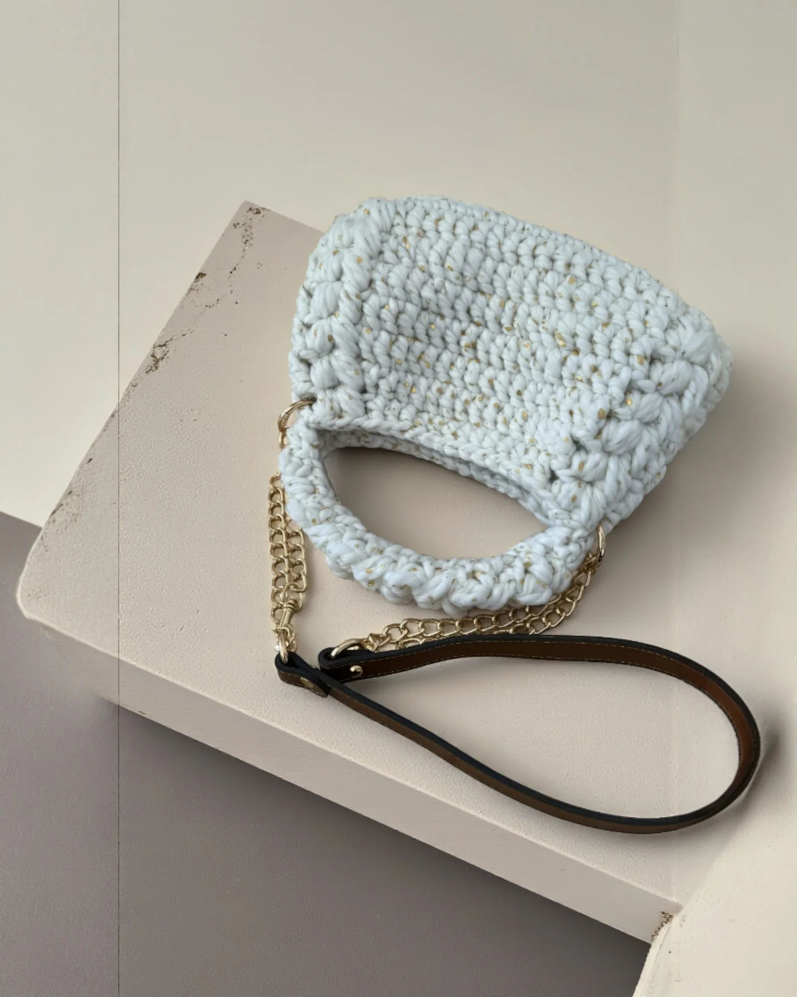 Colección Bombón Polar Bloom FW25/26 – bolsos artesanales sostenibles de The Labbo en colores Piedra, Blanco, Plata y Verde, hechos a mano en España.