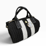 Bolso Bowling Urbana Negro y Blanco con ranita esmaltada, vista tres cuartos