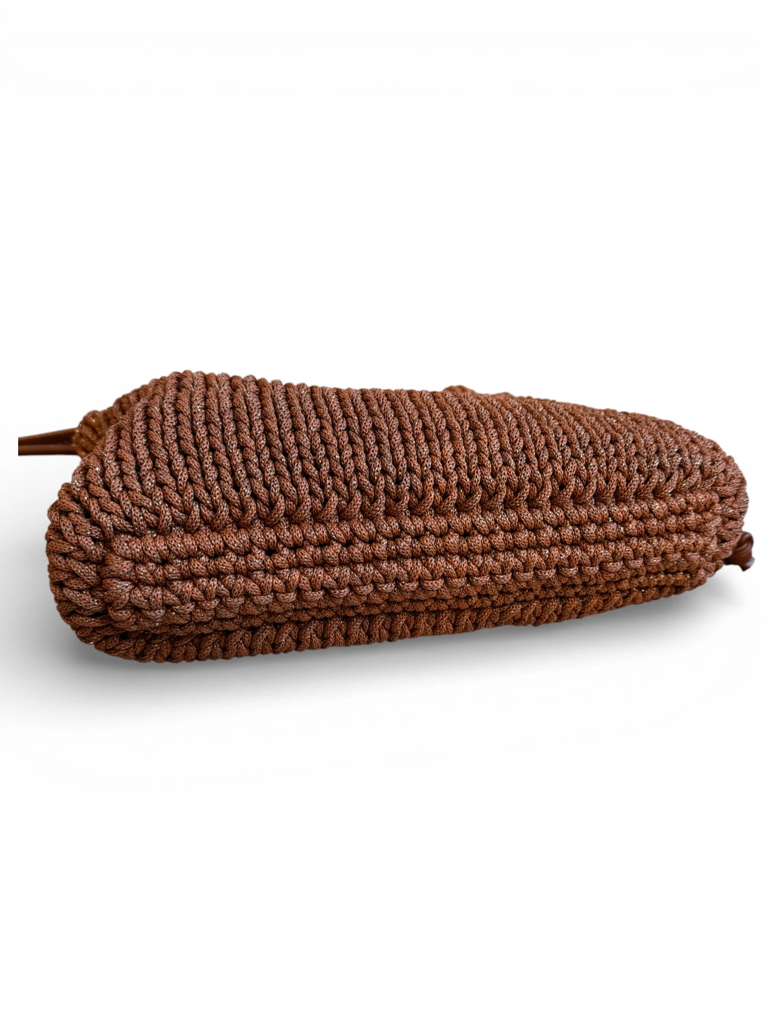 Detalle del tejido artesanal del bolso Copenhagen color Tabaco