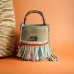 Bolso tejido en Rafia con flecos de colores por The Labbo