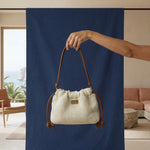 Copenhague Blanco en la mano. Vista frontal del bolso hecho a mano. The Labbo