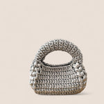 Bolso Bombón Plata FW25/26 The Labbo — bolso artesanal en tejido plateado brillante.