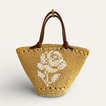 Mini Capazo Lola de rafia artesanal con bordado floral blanco