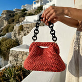 clutch rojo outfit mujer estilo sofisticado