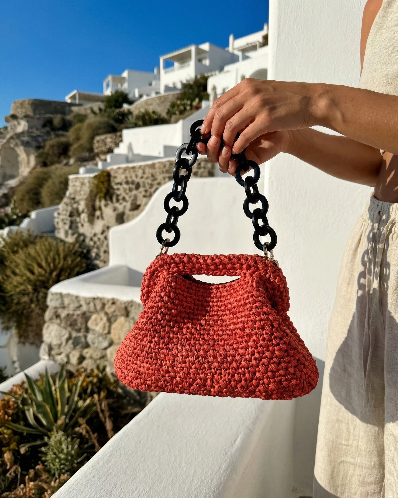 clutch rojo outfit mujer estilo sofisticado