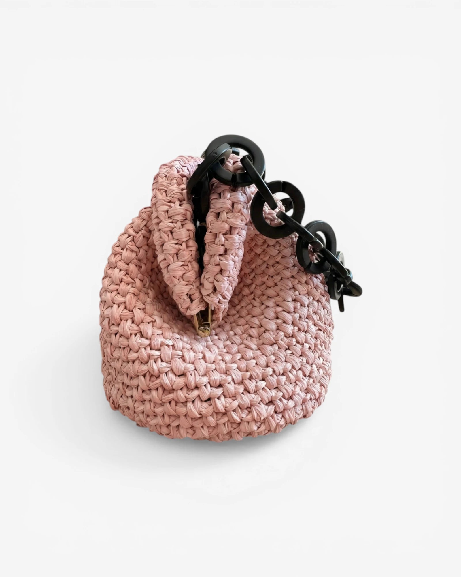 bolso clutch rosa textura rafia detalle tejido