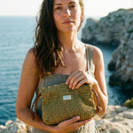 Vista de bolso copenhague dorado en modelo