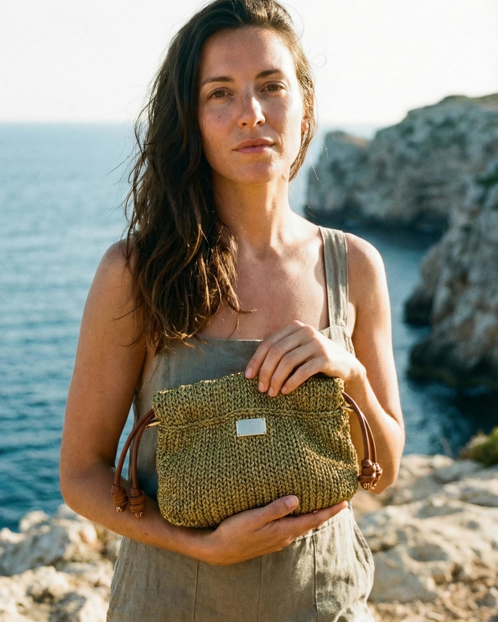 Vista de bolso copenhague dorado en modelo