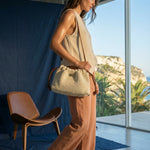 Vista de bolso cophenague Blanco sobre modelo. The Labbo