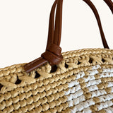 Detalle de las asas de cuero de microfibra del capazo Lola