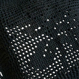 Detalle textura crochet negra hecha a mano