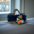 Bolso artesanal de faux fur hecho a mano en España, colección Polar Bloom de The Labbo, inspirado en flores que florecen en invierno