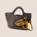 Detalle tejido melange mostaza Polar Bloom – lujo consciente