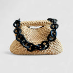 Clutch minimalista con estilo natural y carácter urbano