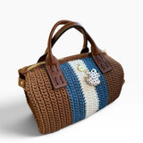 Bolso Bowling Urbana marrón, azul y crudo con ranita de metal esmaltado, vista tres cuartos