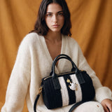Bowling Urbana negro combinado con cardigan mohair blanco