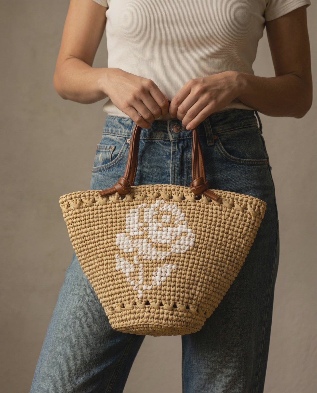 Capazo Lola está pensado para acompañar el verano con naturalidad.