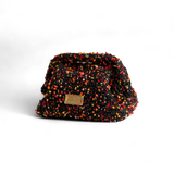 Clutch negro confetti The Labbo, vista tres cuartos con textura mezcla.